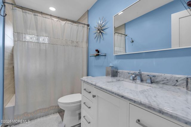 14 Riveredge Road, Tinton Falls, NJ 07724