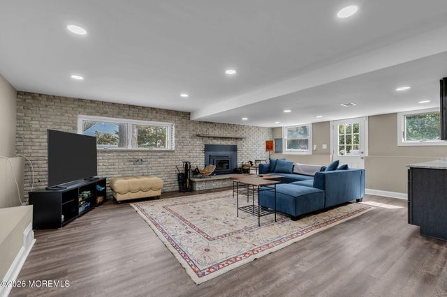 14 Riveredge Road, Tinton Falls, NJ 07724