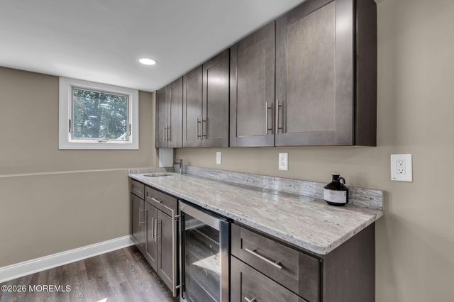 14 Riveredge Road, Tinton Falls, NJ 07724