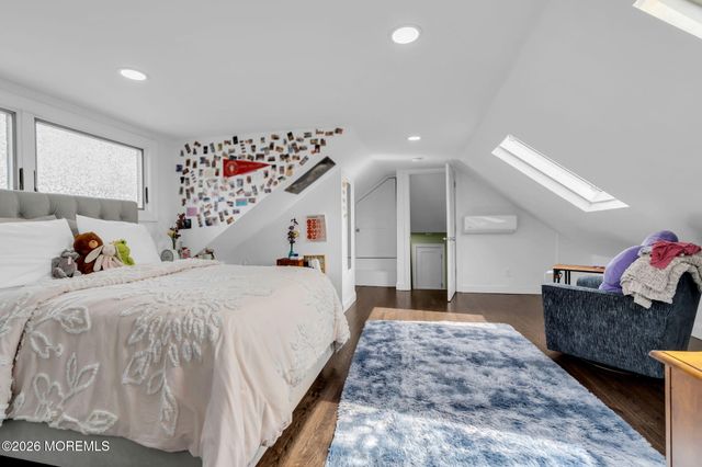 14 Riveredge Road, Tinton Falls, NJ 07724