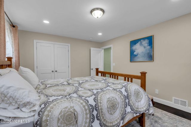 14 Riveredge Road, Tinton Falls, NJ 07724