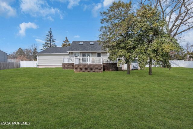 14 Riveredge Road, Tinton Falls, NJ 07724