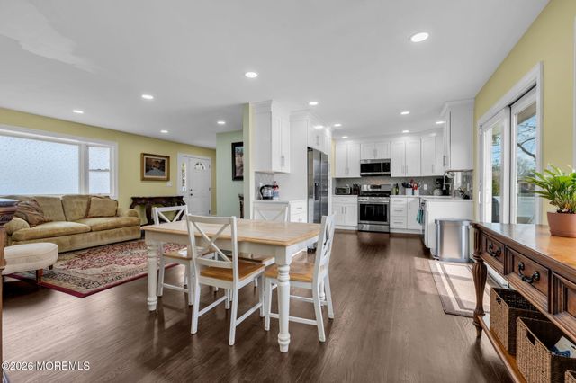 14 Riveredge Road, Tinton Falls, NJ 07724