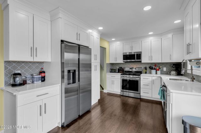 14 Riveredge Road, Tinton Falls, NJ 07724