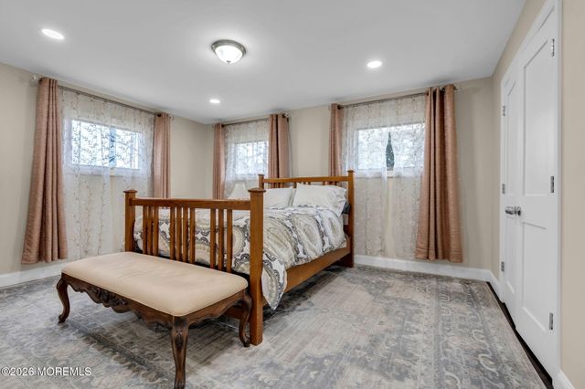 14 Riveredge Road, Tinton Falls, NJ 07724