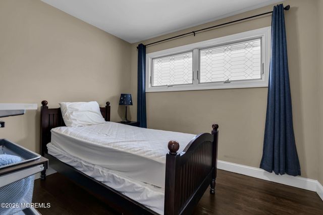 14 Riveredge Road, Tinton Falls, NJ 07724