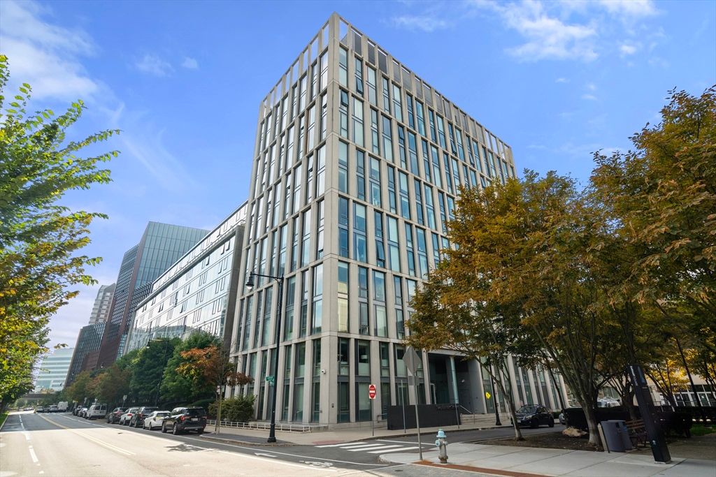 2 Earhart Street PH4, Cambridge, MA 02141