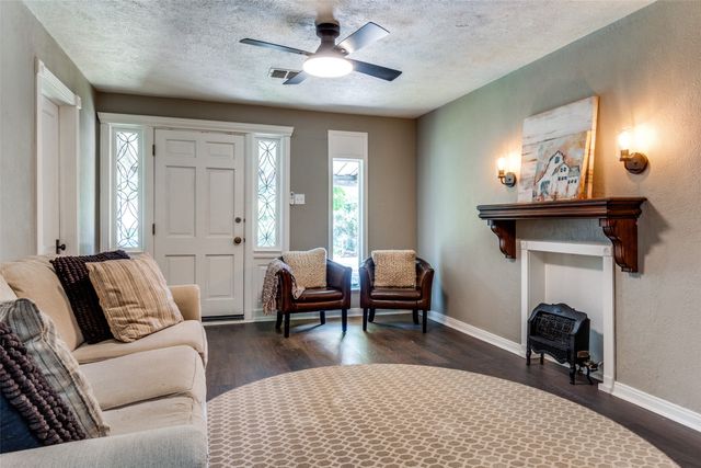 7049 Wofford Avenue, Dallas, TX 75227