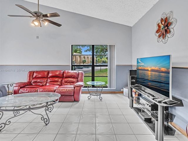 9401 NW 14th Ct 224, Pembroke Pines, FL 33024
