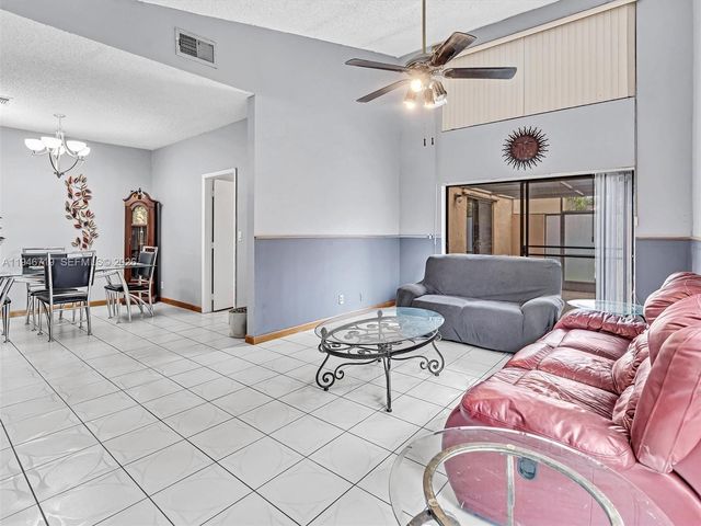 9401 NW 14th Ct 224, Pembroke Pines, FL 33024