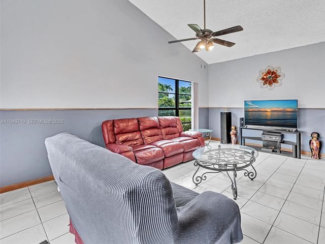 9401 NW 14th Ct 224, Pembroke Pines, FL 33024