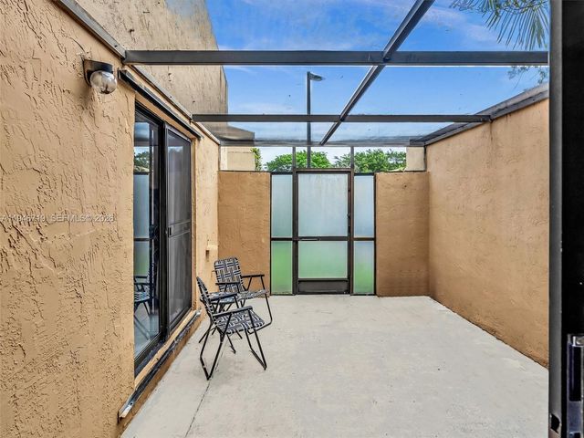 9401 NW 14th Ct 224, Pembroke Pines, FL 33024