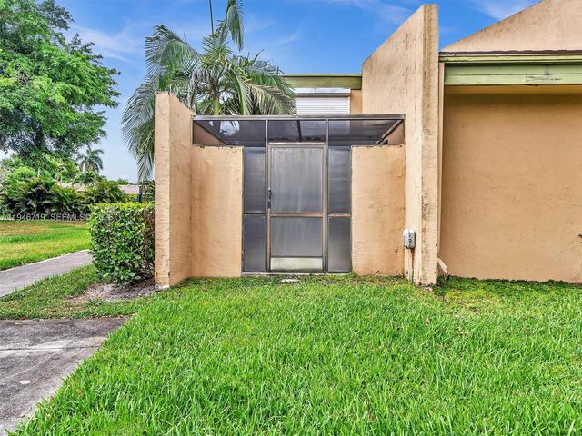 9401 NW 14th Ct 224, Pembroke Pines, FL 33024