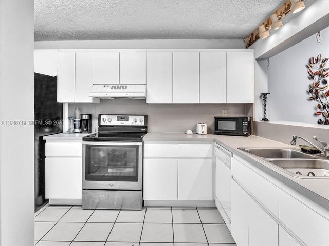 9401 NW 14th Ct 224, Pembroke Pines, FL 33024