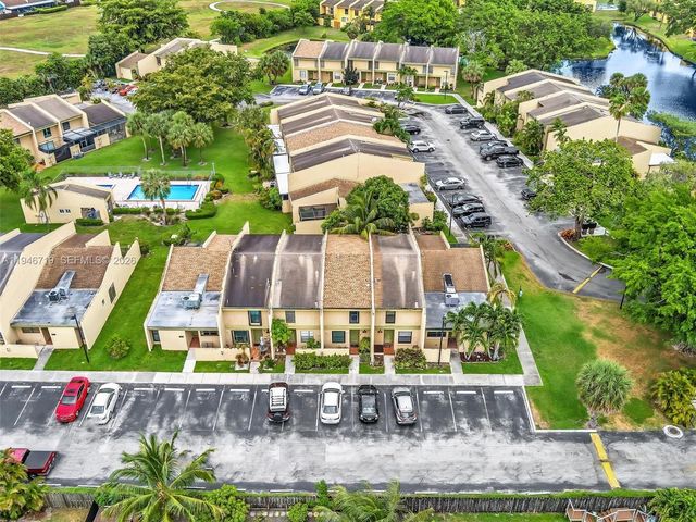 9401 NW 14th Ct 224, Pembroke Pines, FL 33024