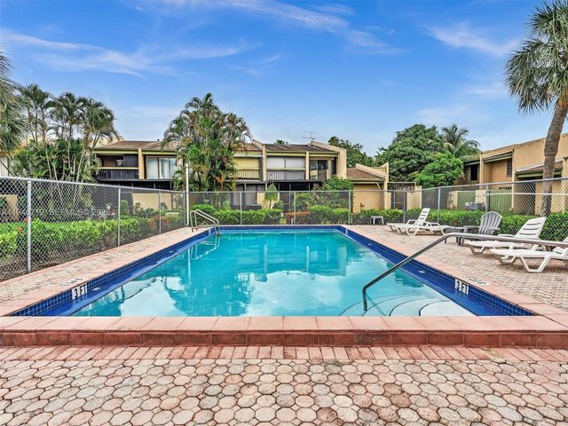 9401 NW 14th Ct 224, Pembroke Pines, FL 33024