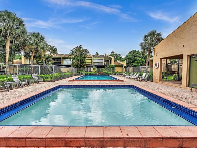 9401 NW 14th Ct 224, Pembroke Pines, FL 33024