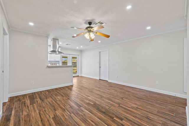 102 Lottie Lane, Friendswood, TX 77546