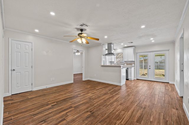 102 Lottie Lane, Friendswood, TX 77546