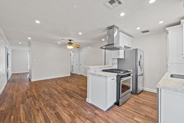 102 Lottie Lane, Friendswood, TX 77546