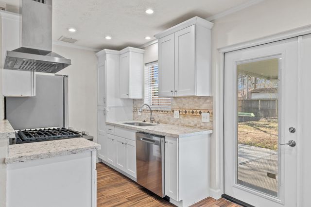 102 Lottie Lane, Friendswood, TX 77546