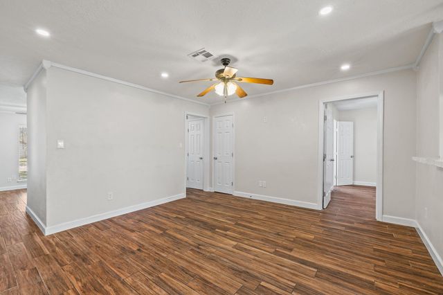 102 Lottie Lane, Friendswood, TX 77546