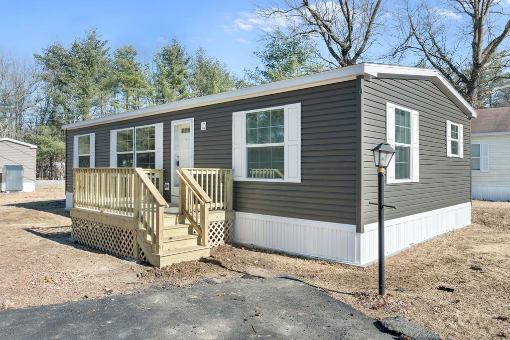 49 Robbins Street, Hinsdale, NH 03451