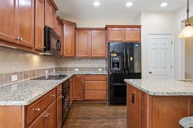 125 Chestnut Drive, Canton, GA 30114