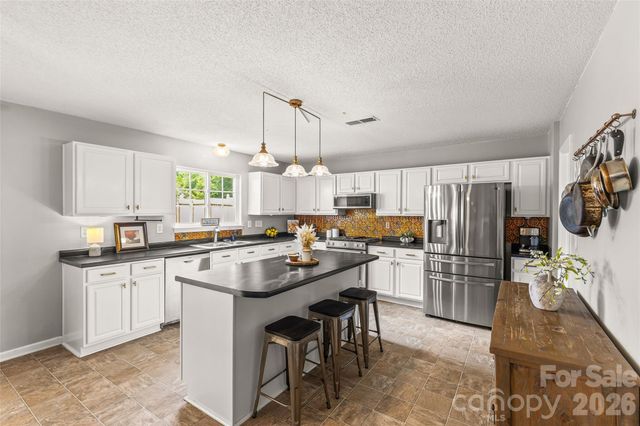 7835 Cornflower Commons Drive, Mint Hill, NC 28227