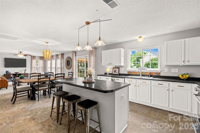 7835 Cornflower Commons Drive, Mint Hill, NC 28227