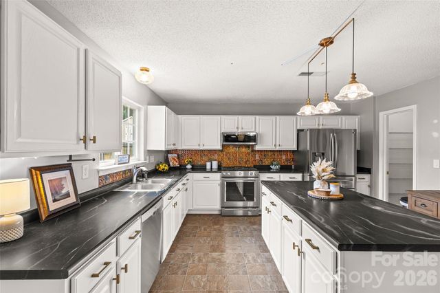 7835 Cornflower Commons Drive, Mint Hill, NC 28227