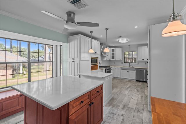 9803 Chase Island Drive, Shreveport, LA 71118