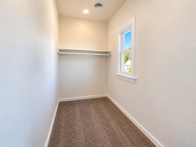 2932 W Walnut STREET, Milwaukee, WI 53208