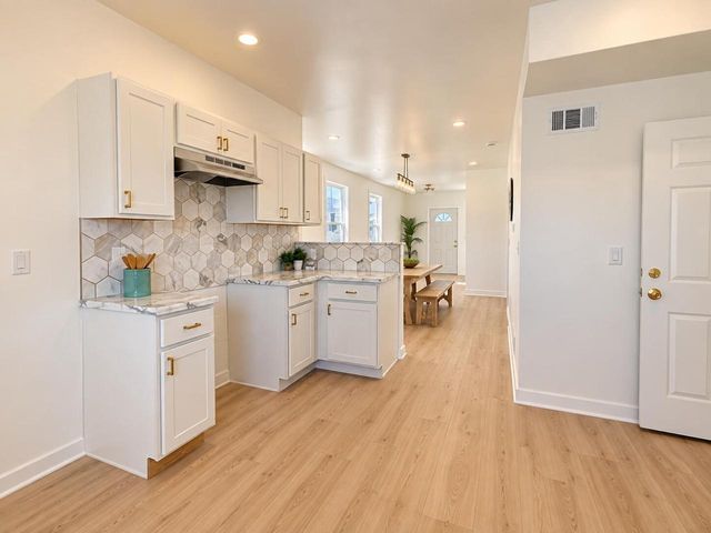 2932 W Walnut STREET, Milwaukee, WI 53208