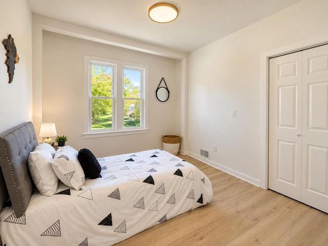 2932 W Walnut STREET, Milwaukee, WI 53208