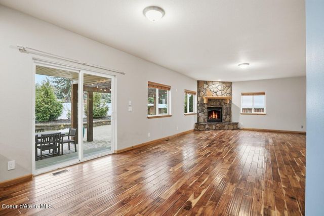 621 E Round Up CIR, Hayden, ID 83835