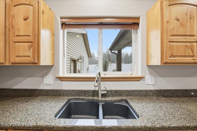 621 E Round Up CIR, Hayden, ID 83835