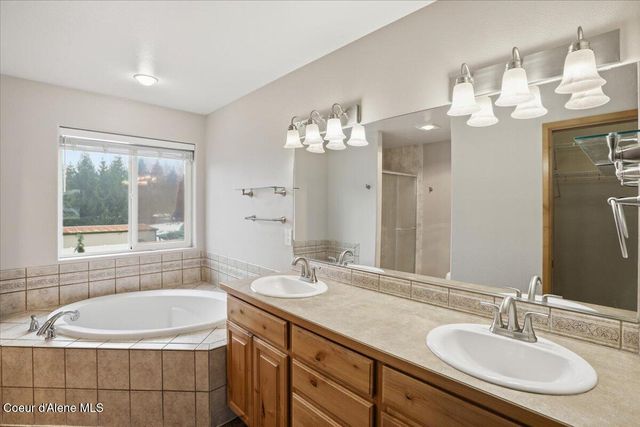 621 E Round Up CIR, Hayden, ID 83835