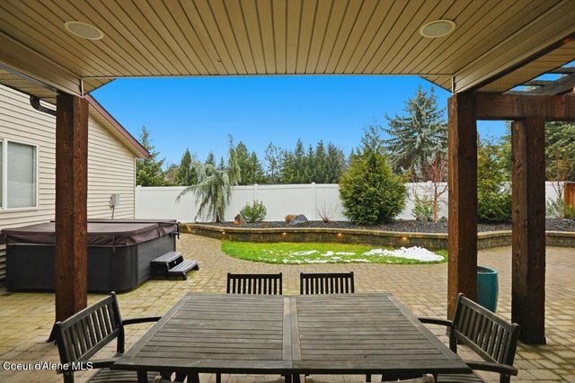 621 E Round Up CIR, Hayden, ID 83835