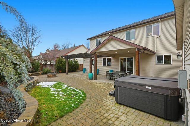 621 E Round Up CIR, Hayden, ID 83835