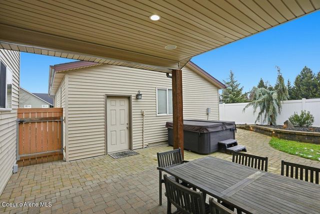 621 E Round Up CIR, Hayden, ID 83835