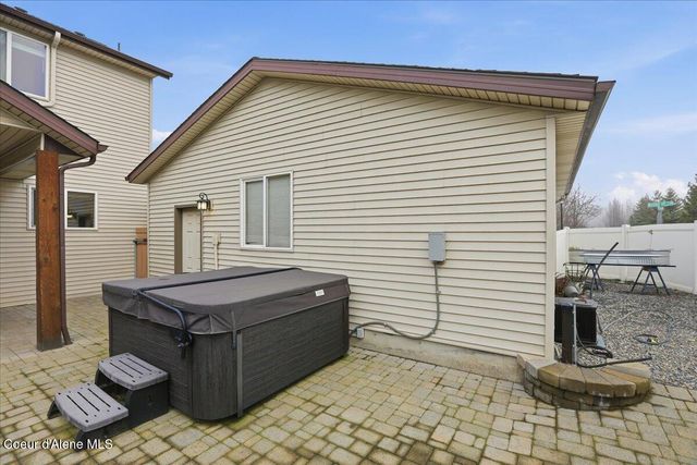 621 E Round Up CIR, Hayden, ID 83835