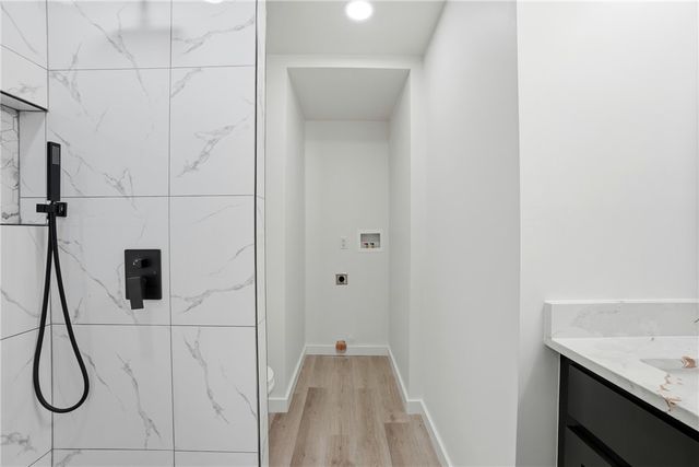 1021 S B Street, Rogers, AR 72756