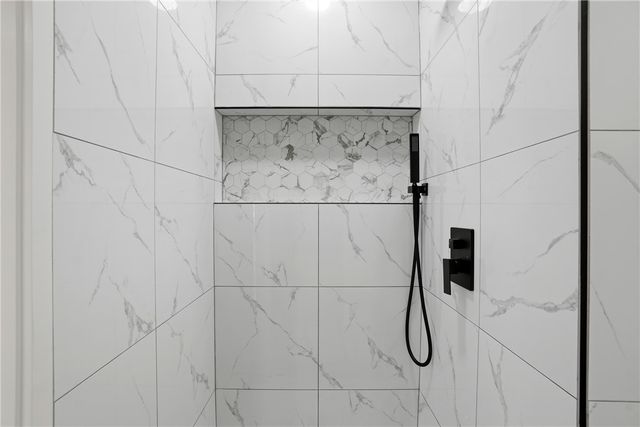 1021 S B Street, Rogers, AR 72756