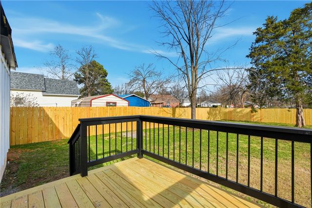 1021 S B Street, Rogers, AR 72756