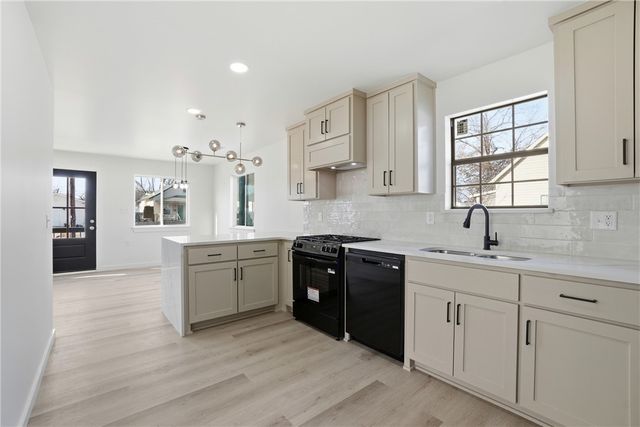 1021 S B Street, Rogers, AR 72756