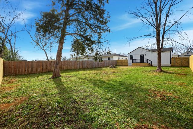 1021 S B Street, Rogers, AR 72756