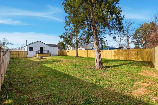 1021 S B Street, Rogers, AR 72756