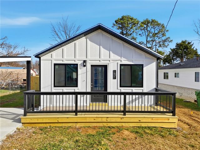 1021 S B Street, Rogers, AR 72756