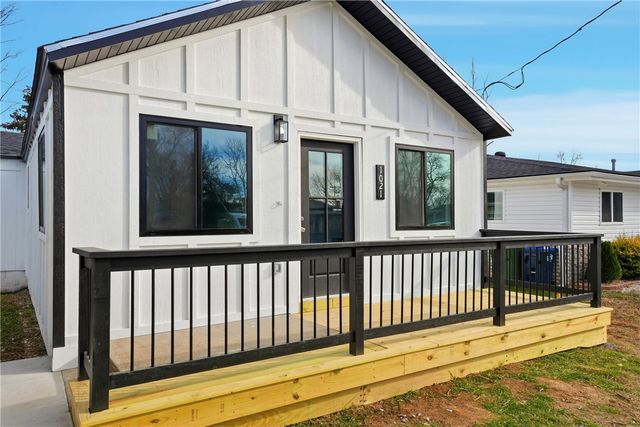 1021 S B Street, Rogers, AR 72756